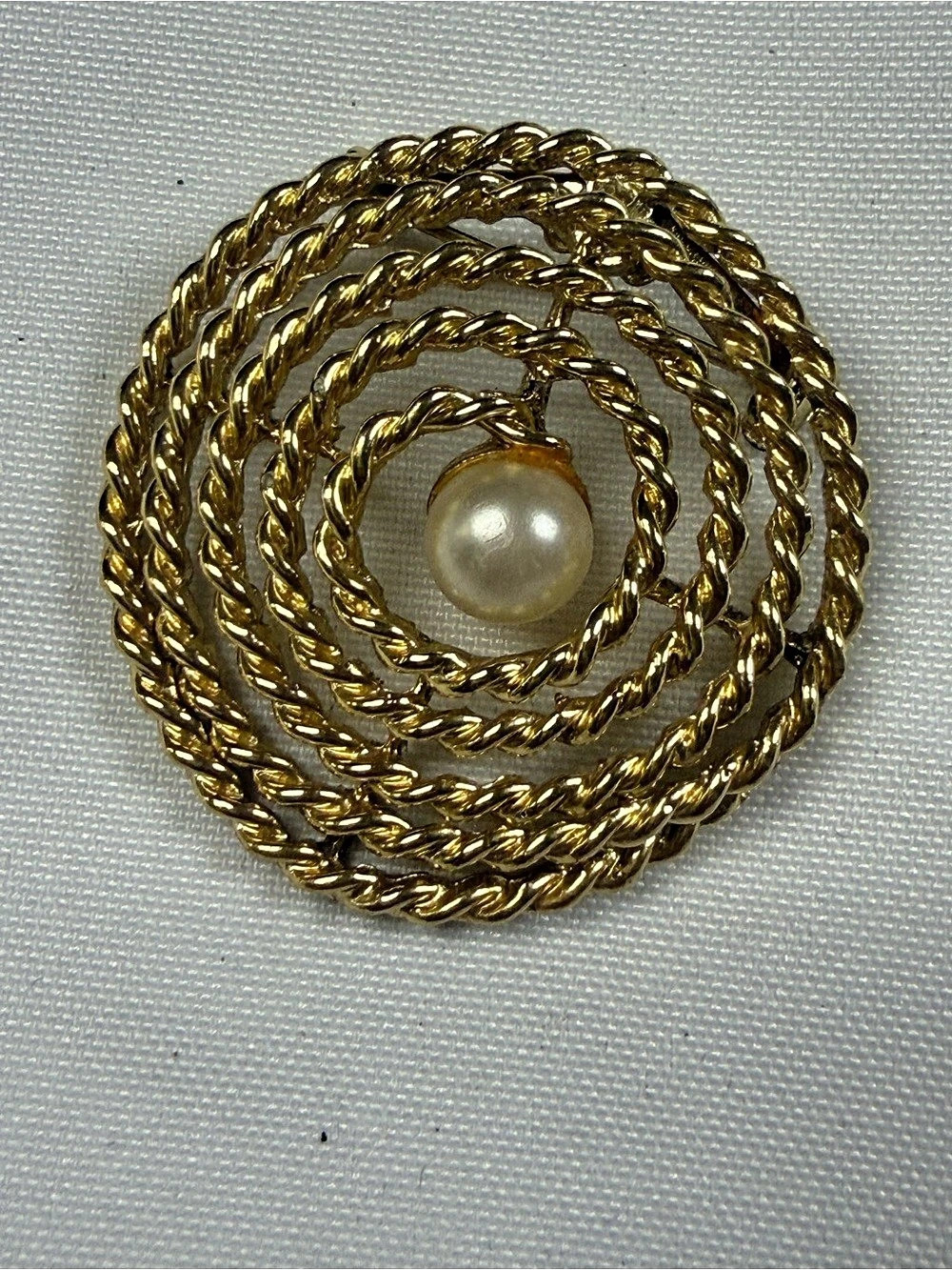 Gold-Tone Pearl Brooch Like New